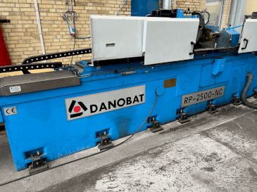 DANOBAT RP-2500-NC-maskinen framifrån