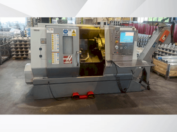 HAAS SL-20TBHE-maskinen framifrån