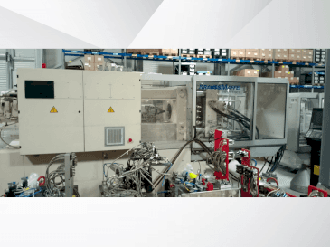 Krauss Maffei 110-520 C1-maskinen framifrån