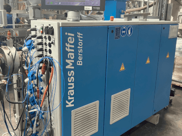 Krauss Maffei KME 45 XS-maskinen framifrån