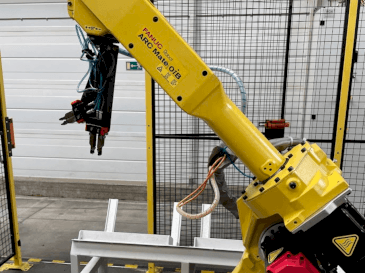 FANUC ARC Mate OiB-maskinen framifrån