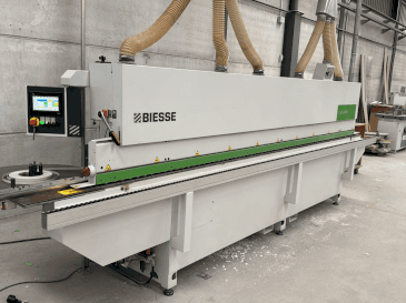 BIESSE Jade 240-maskinen framifrån