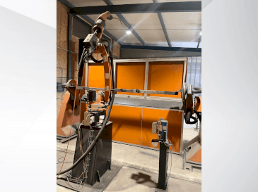 KUKA KR8 R2100-2 arc HW-maskinen framifrån