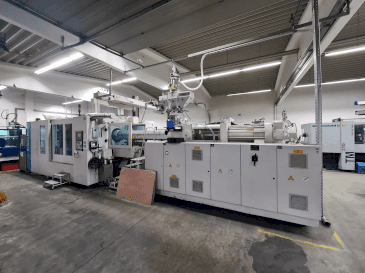 Krauss Maffei 800-6100 MX-maskinen framifrån
