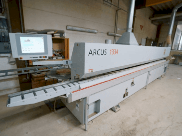 HOLZHER ARCUS 1334 FV2-maskinen framifrån