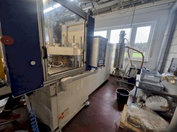 Battenfeld Vertical R60 125H  (2002)-maskinen framifrån