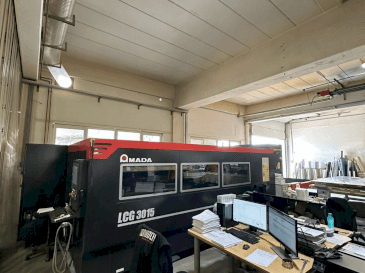 AMADA LCG-3015-maskinen framifrån