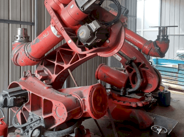 COMAU C4G RCC3-maskinen framifrån