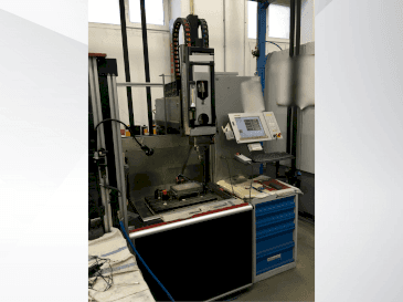 Exeron EDM 310 MF20-maskinen framifrån
