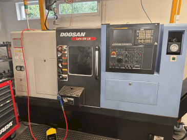 DOOSAN LYNX 200 LM-maskinen framifrån
