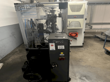 KOMAGE K 6 Mechanical Powder Press-maskinen framifrån