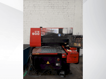 AMADA CTS-900-maskinen framifrån