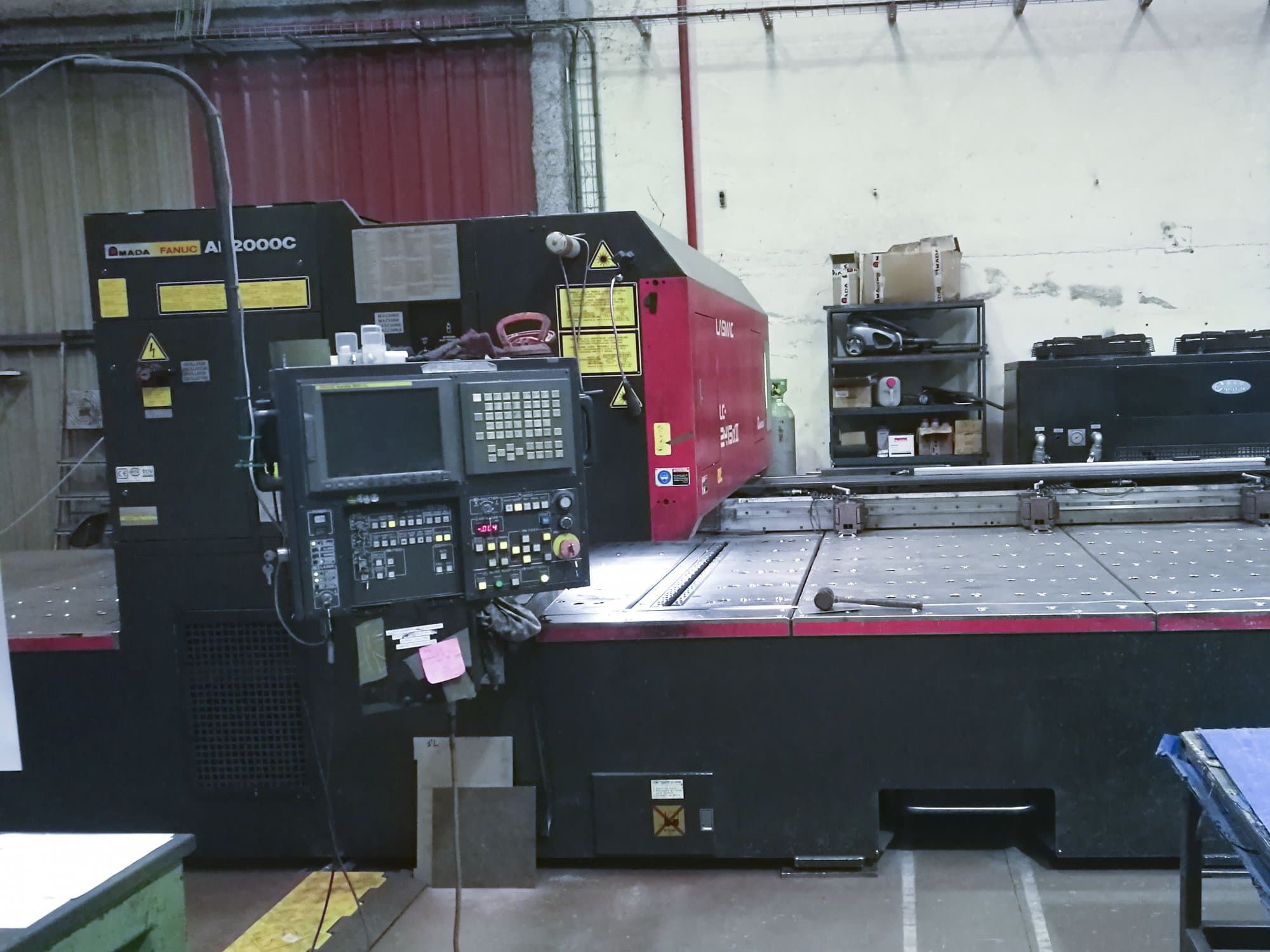 AMADA-maskinen framifrånLC 2415 α3