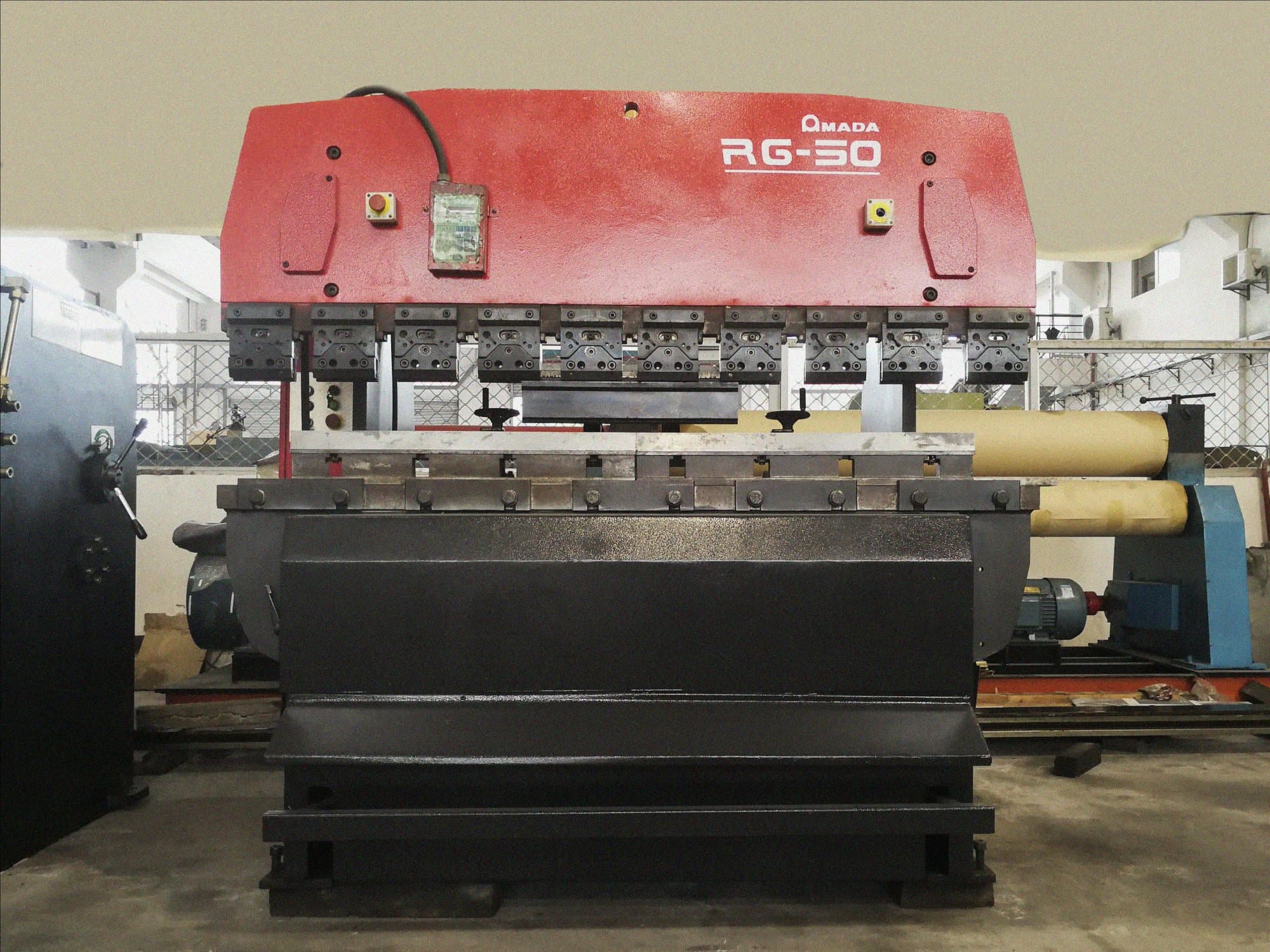 AMADA-maskinen framifrånRG-50