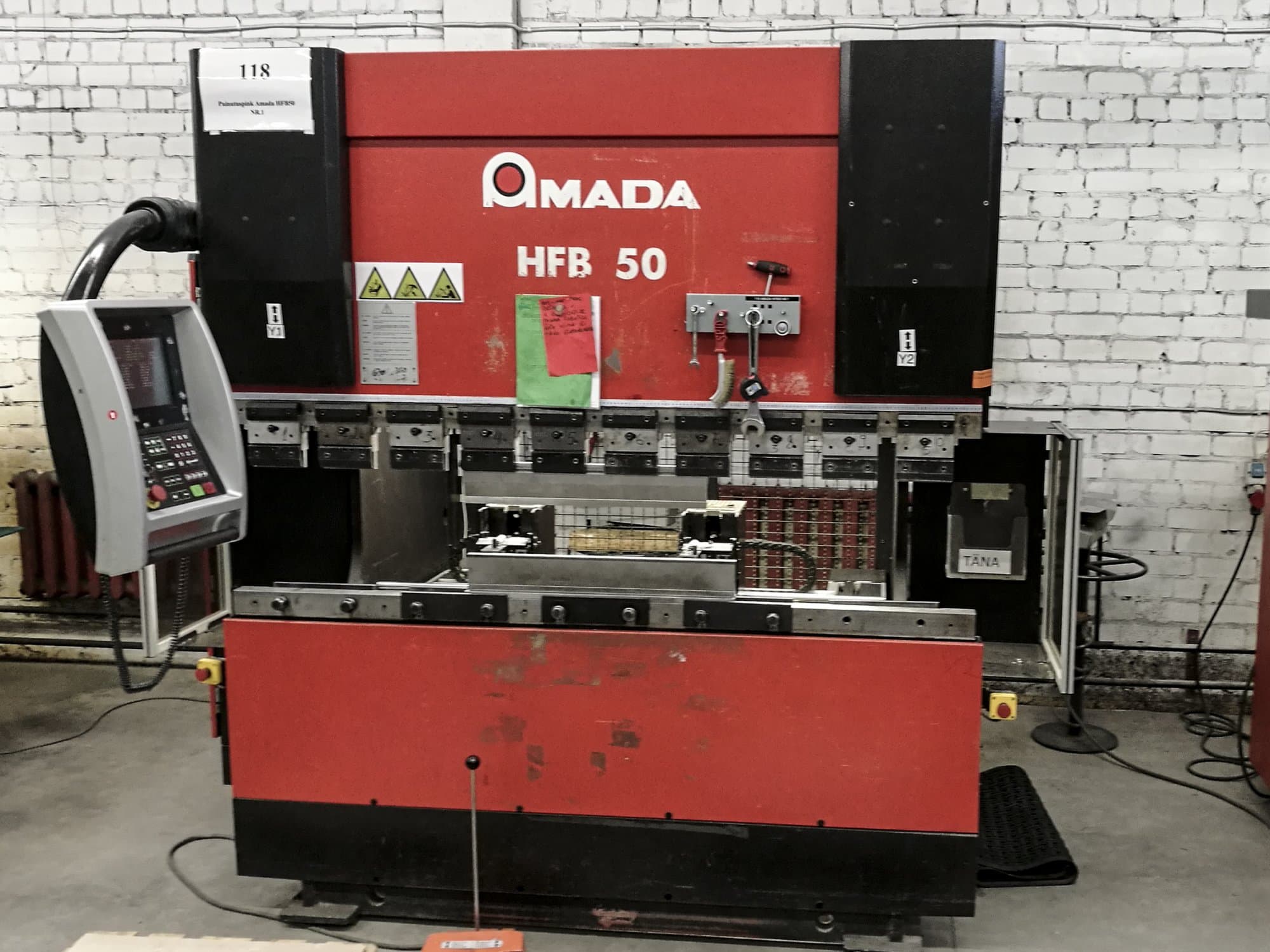 AMADA-maskinen framifrånHFB 50