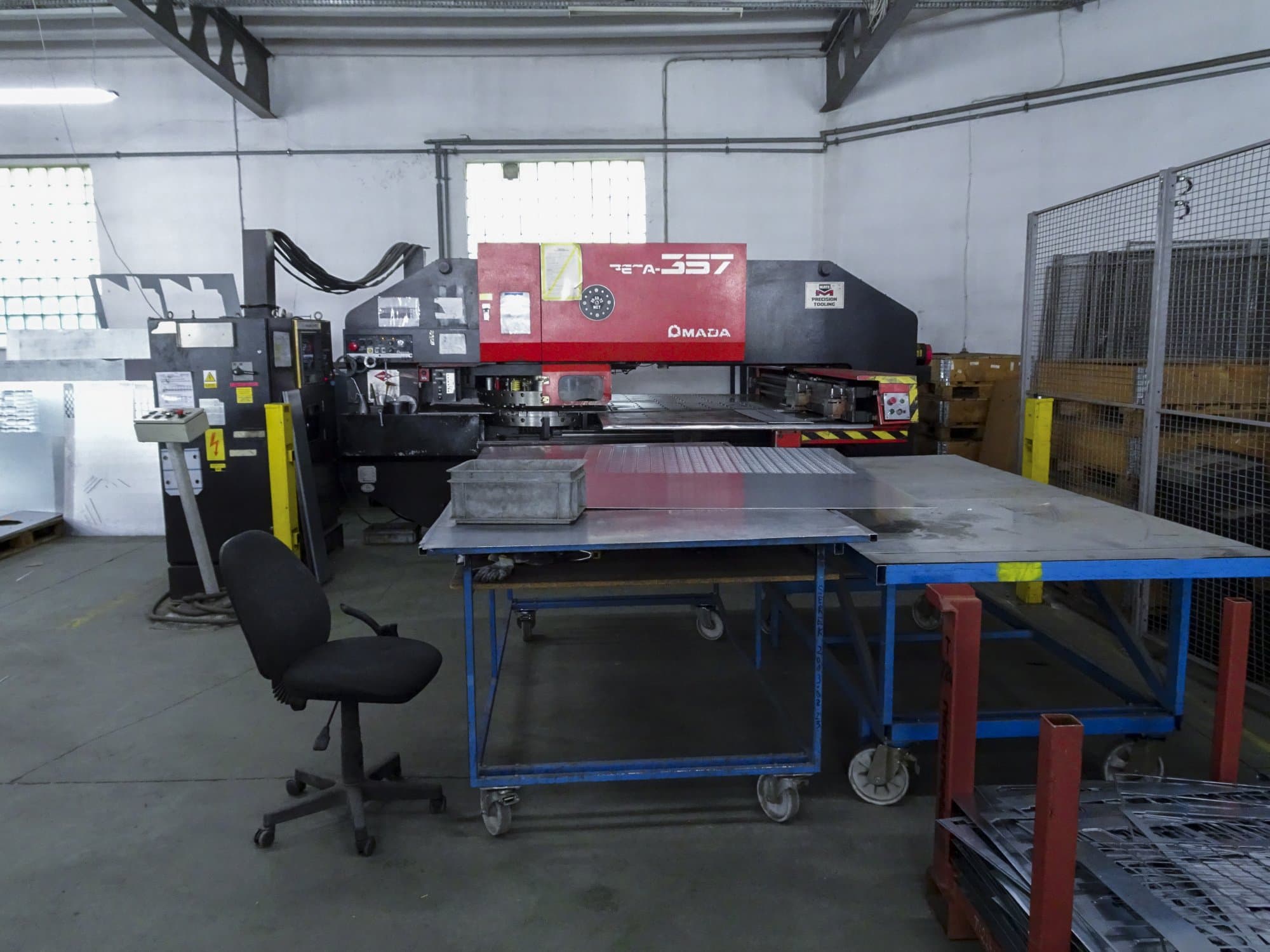 AMADA-maskinen framifrånPEGA 357