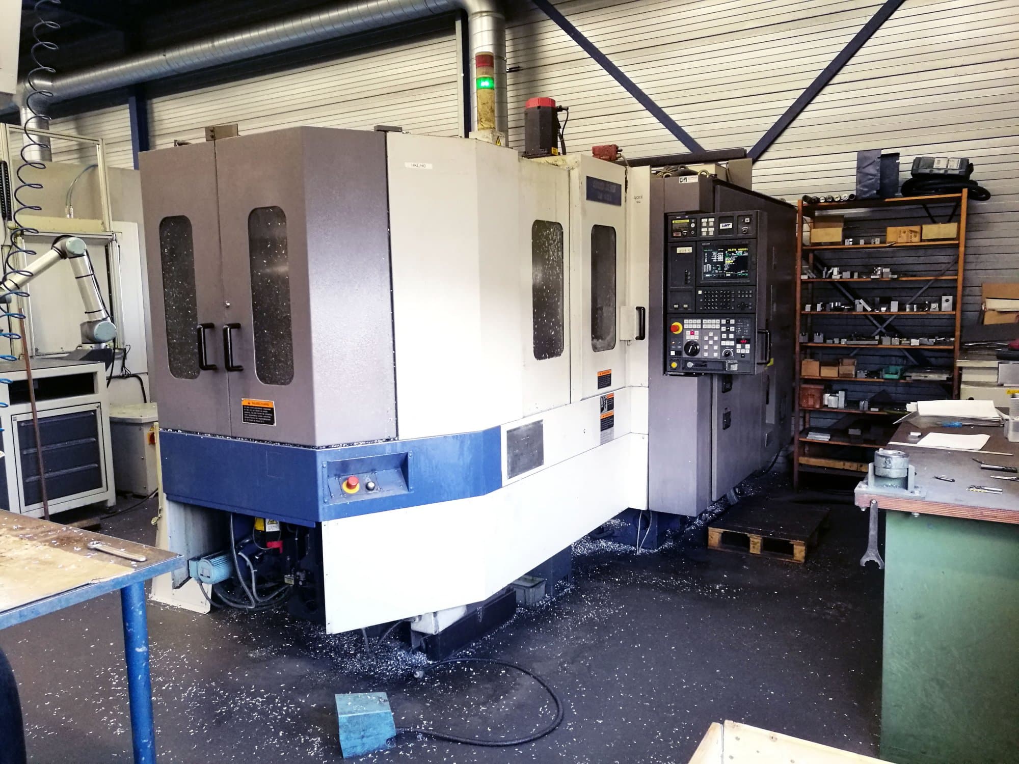 MORI SEIKI-maskinen sedd från högerSH-403