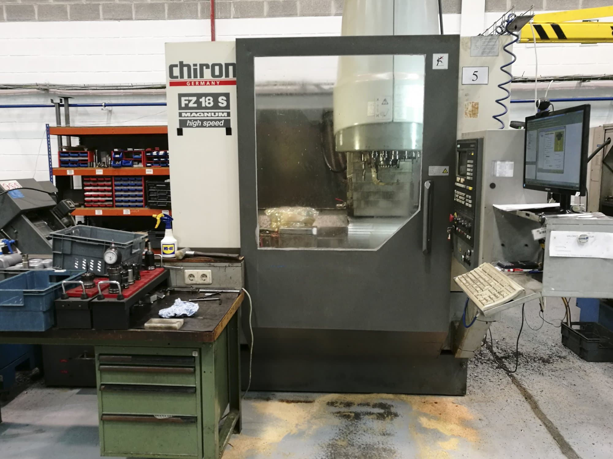 Chiron-maskinen framifrånFZ18 S Magnum