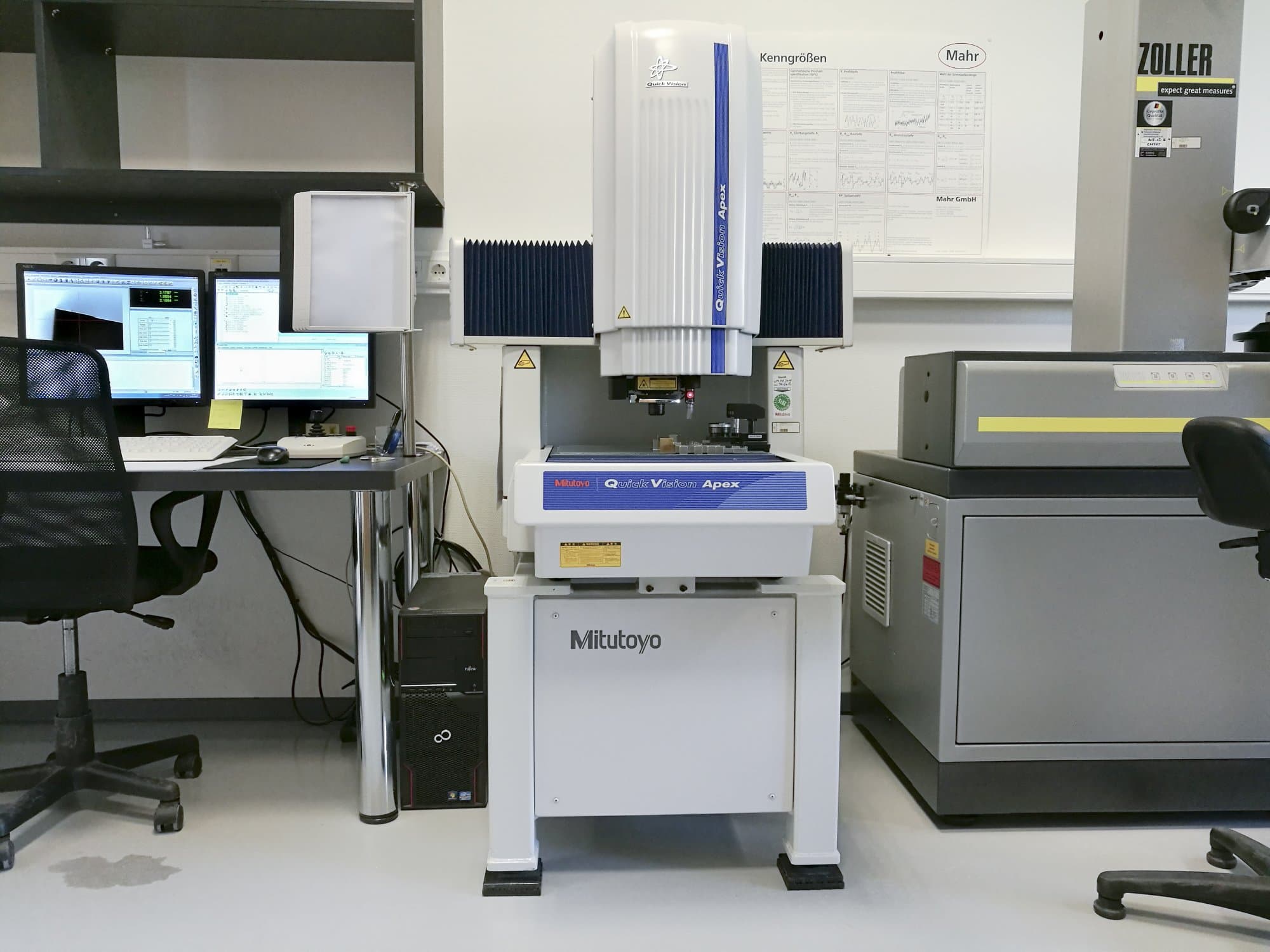 Mitutoyo-maskinen framifrånQVT1-X302PIL-C