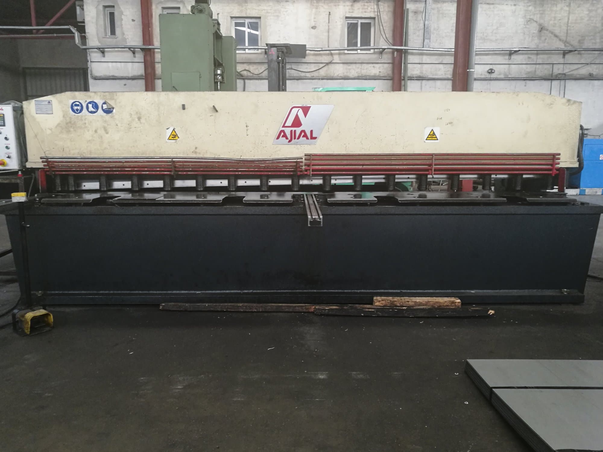 Ajial-maskinen framifrånCB-640