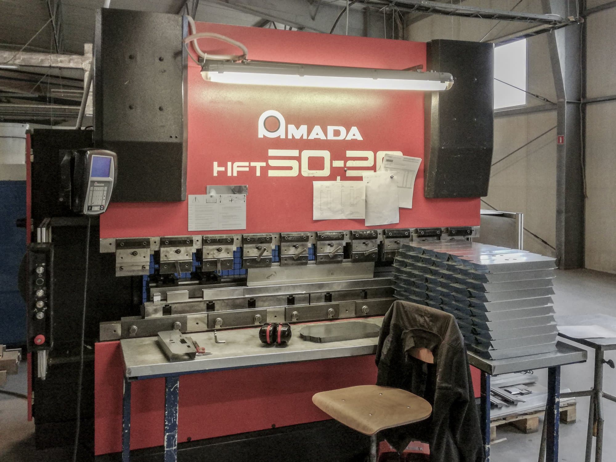 AMADA-maskinen framifrånHFT 50-20