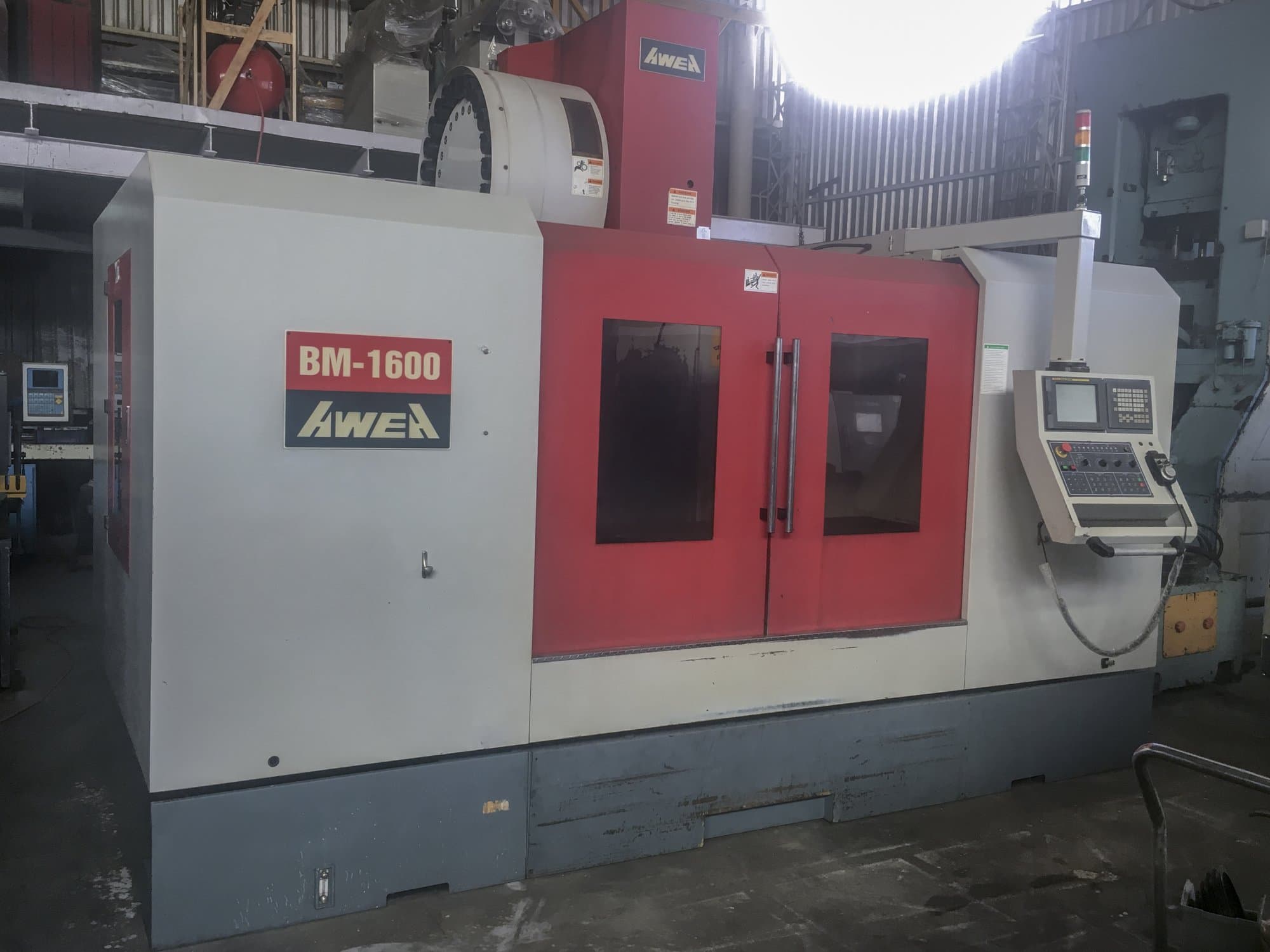 AWEA-maskinen sedd från vänsterBM-1600