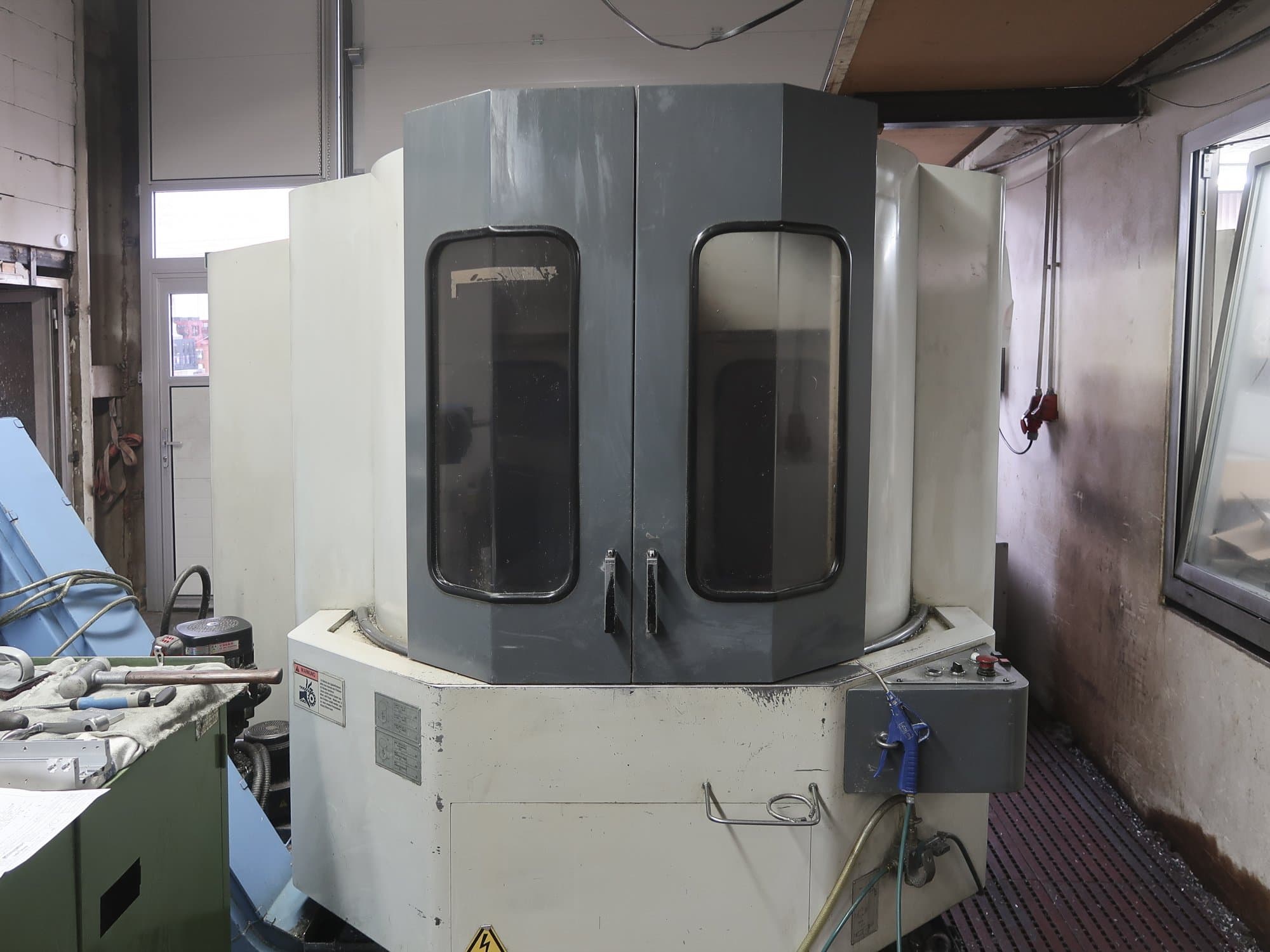 1 Mazak-maskinen framifrånHTC-400