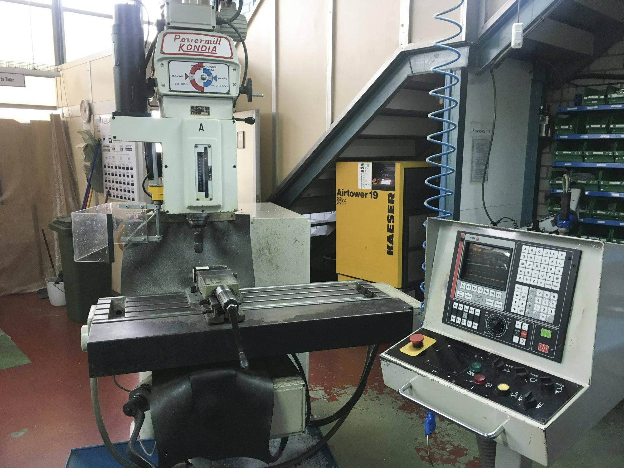 KONDIA-maskinen sedd från vänsterPowermill FV-1 CNC