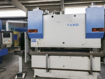 LVD-maskinen framifrånPPEB 80/25 CAD-CNC
