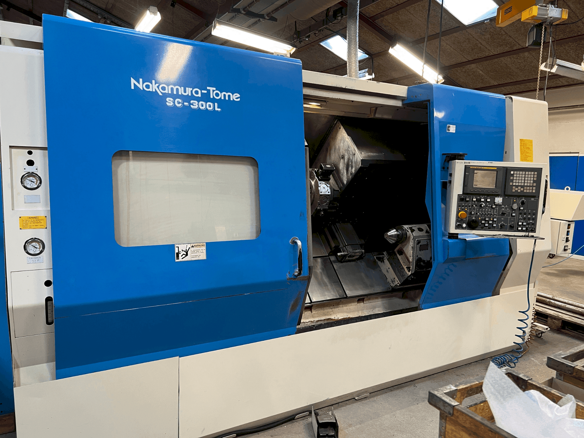 NAKAMURA SL 300LY-maskinen framifrån