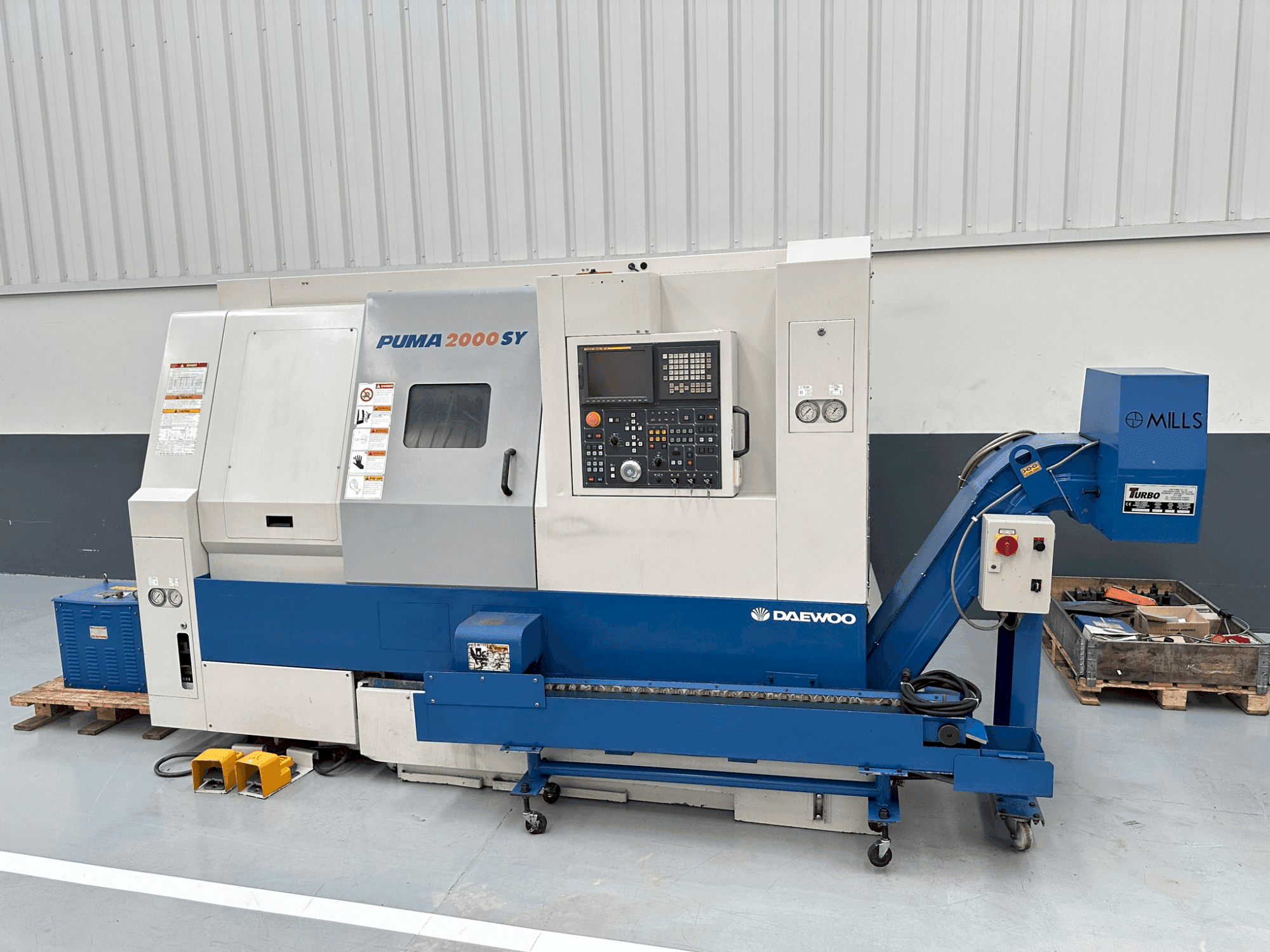 DAEWOO PUMA 2000 SY-maskinen framifrån