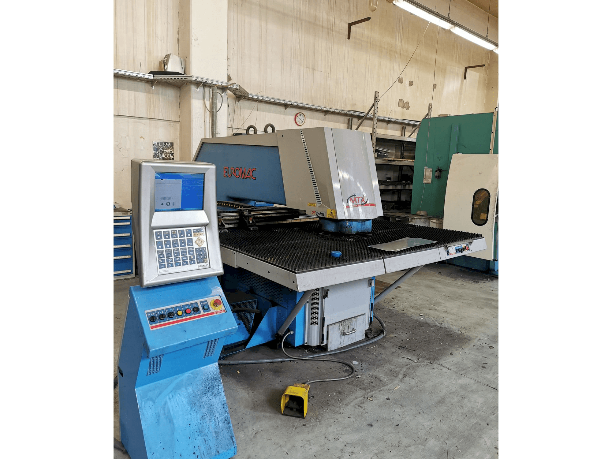 Euromac MTX INDEX-maskinen sedd från vänster sida