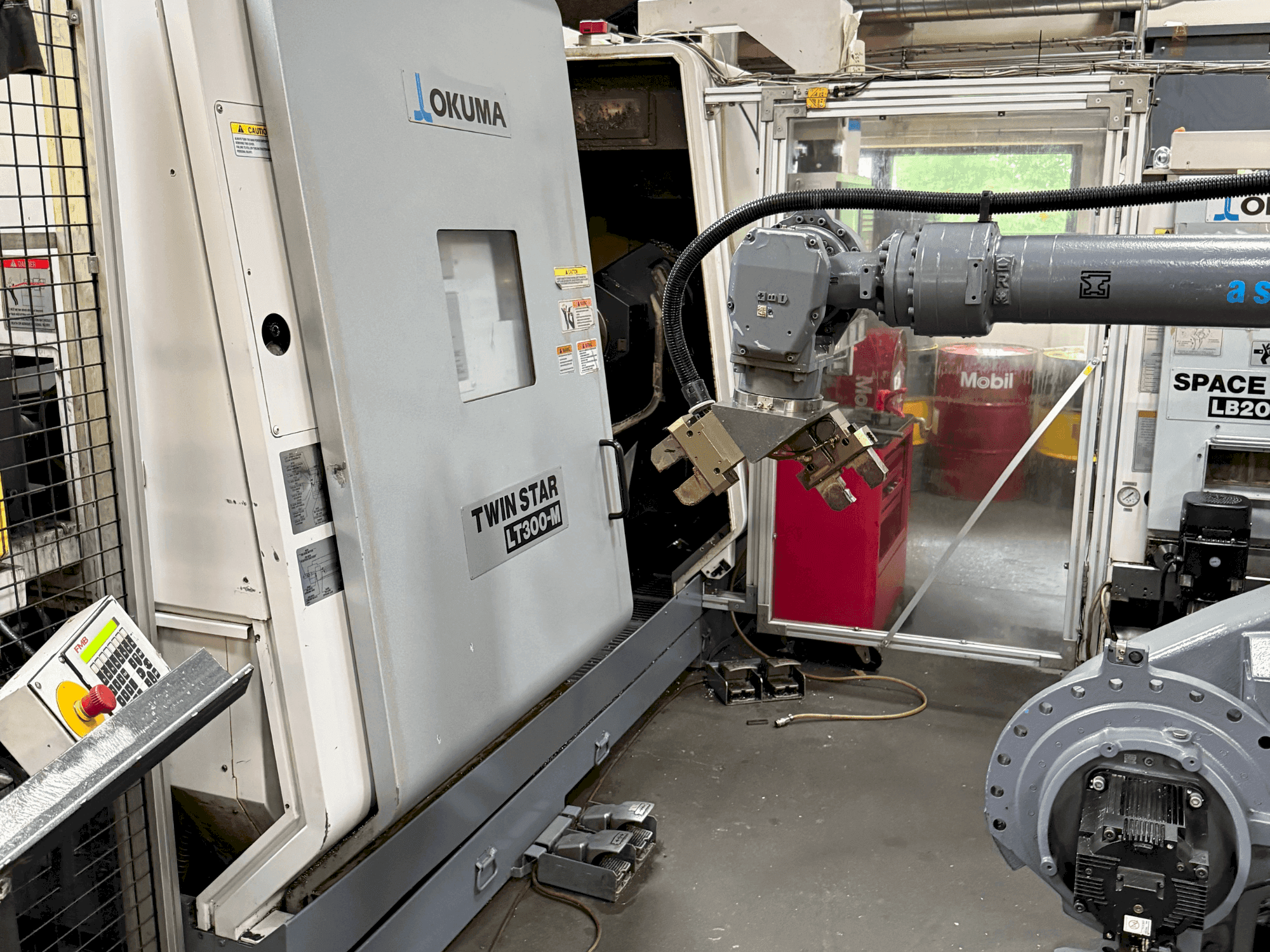 Okuma Twinstar LT300-M-maskinen framifrån