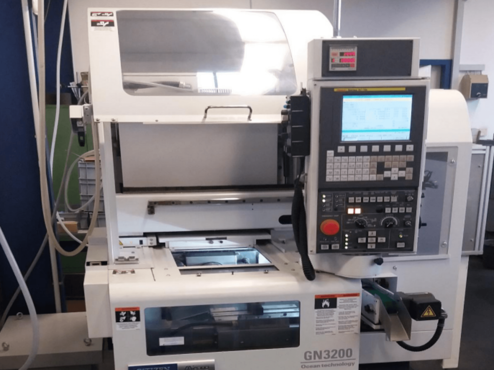Citizen MIYANO GN 3200 horisontell svarv, framifrån, visar kontrollpanelen och operativa komponenter.