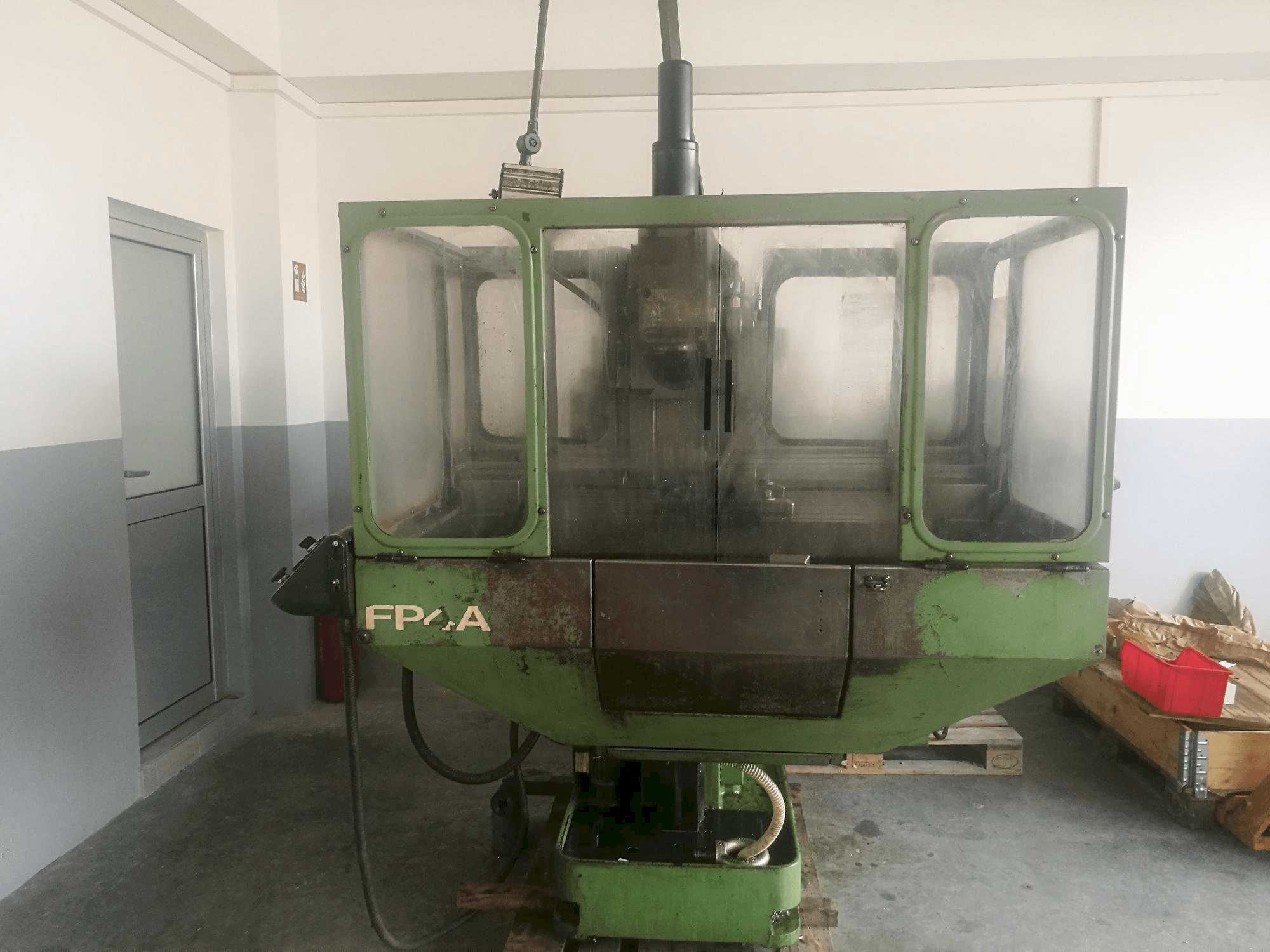 DECKEL FP4A-maskinen framifrån