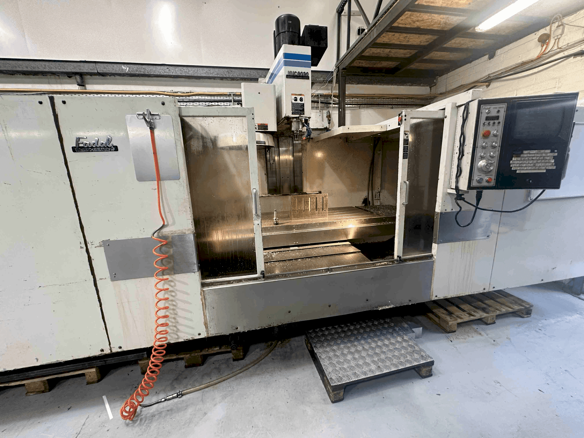 FADAL VMC8030HT-maskinen framifrån