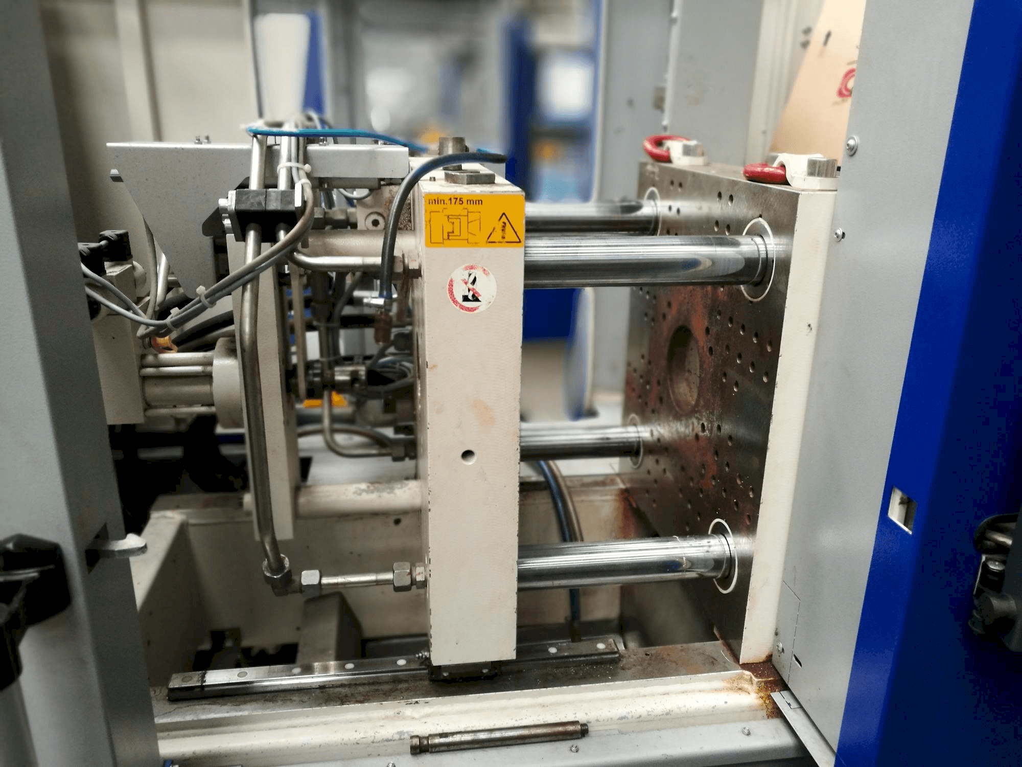 Krauss Maffei KM 35-55 CX-maskinen framifrån