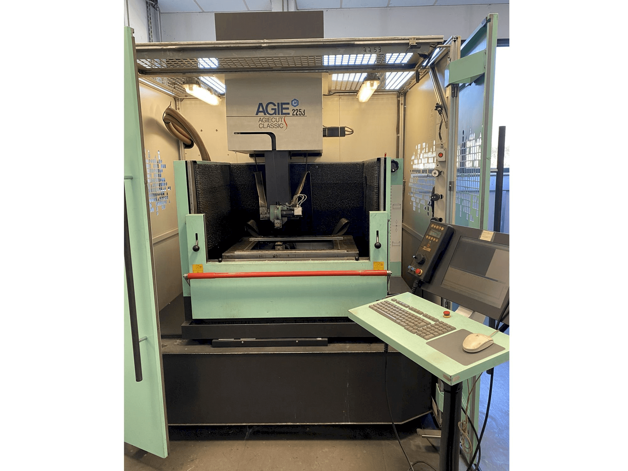 AGIE Agiecut Classic 3s-maskinen framifrån