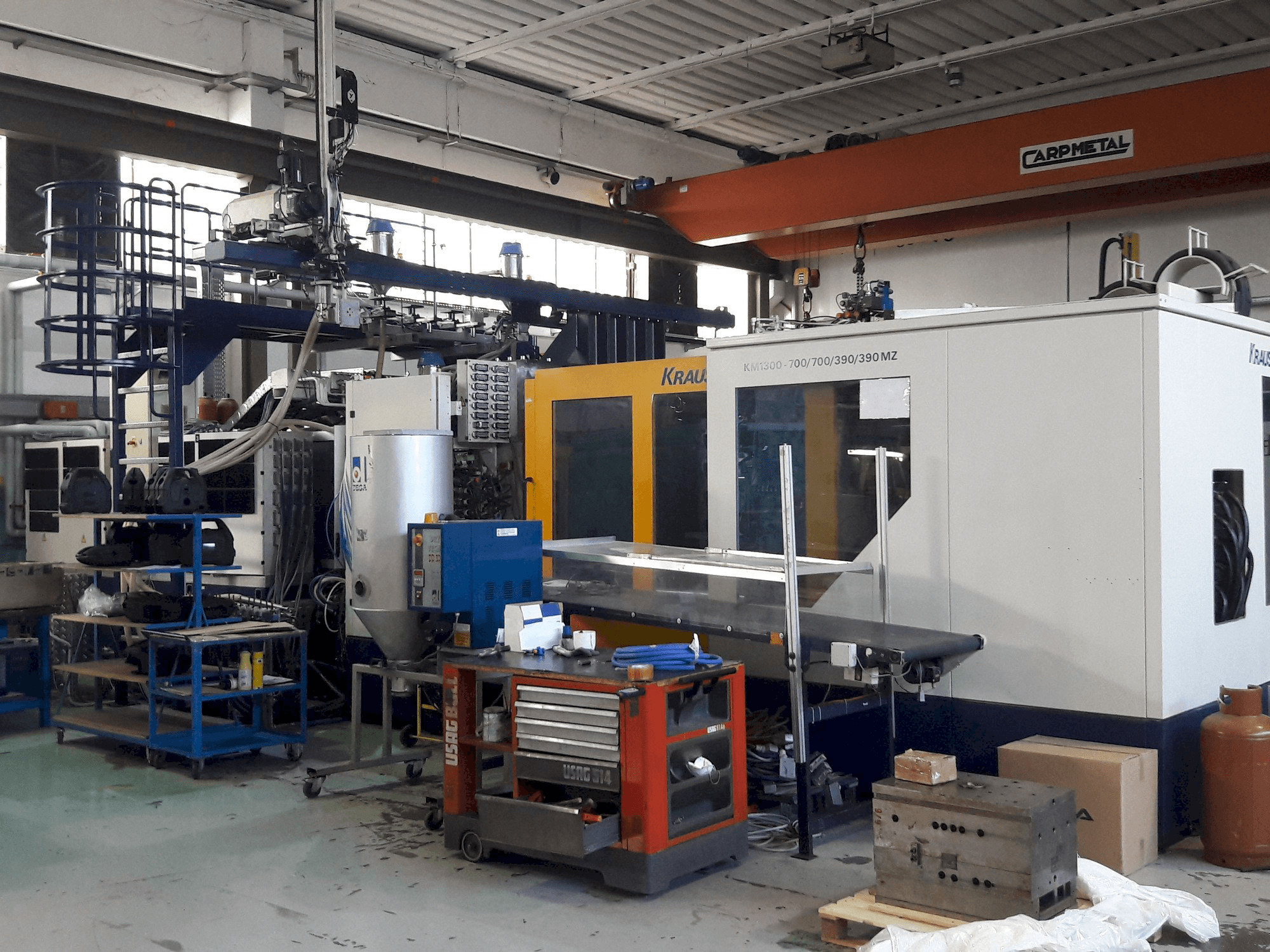 Krauss Maffei 1300-700-700-390-390 MZ-maskinen framifrån