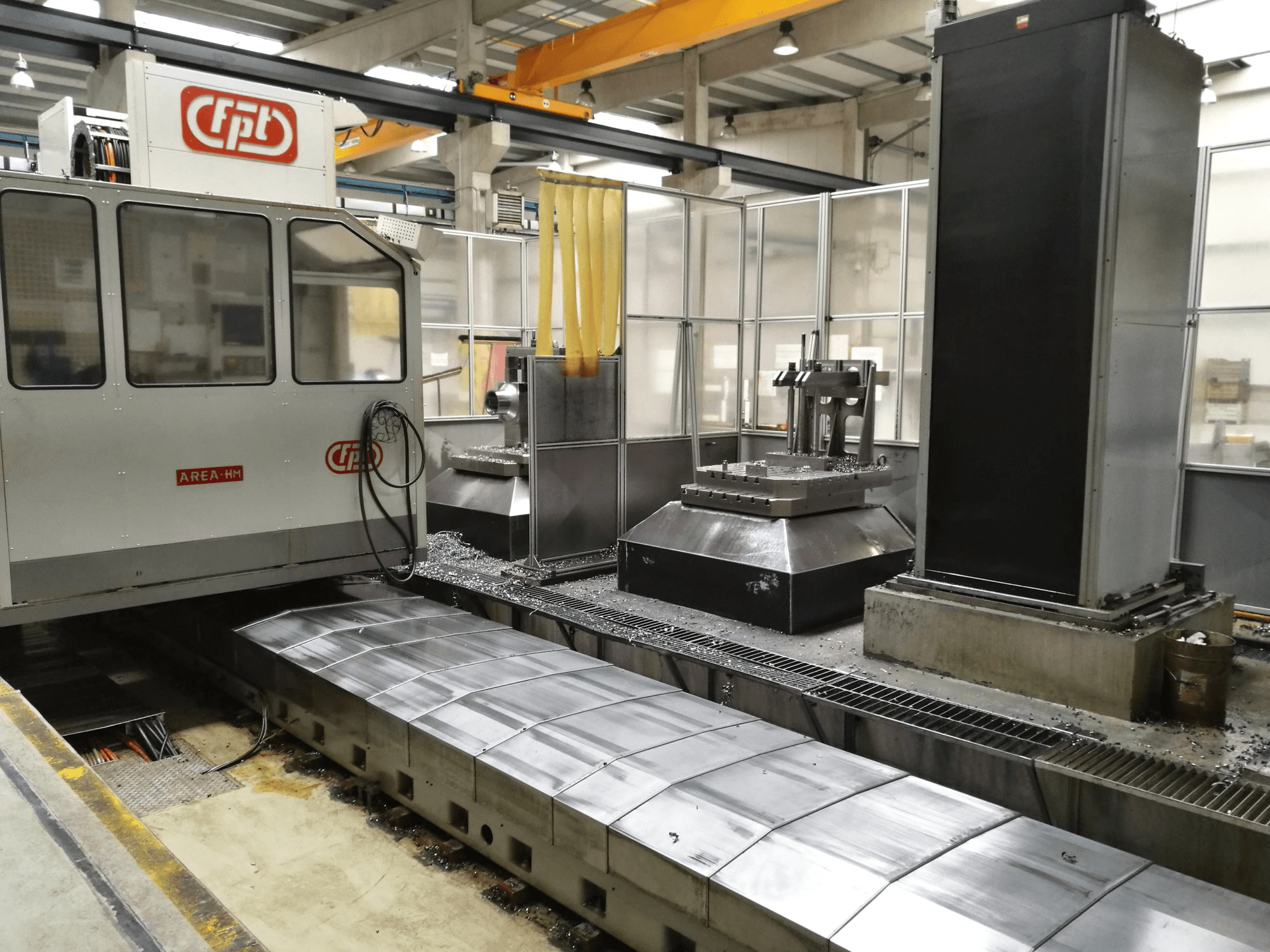 FPT-maskinen sedd från vänsterAREA M