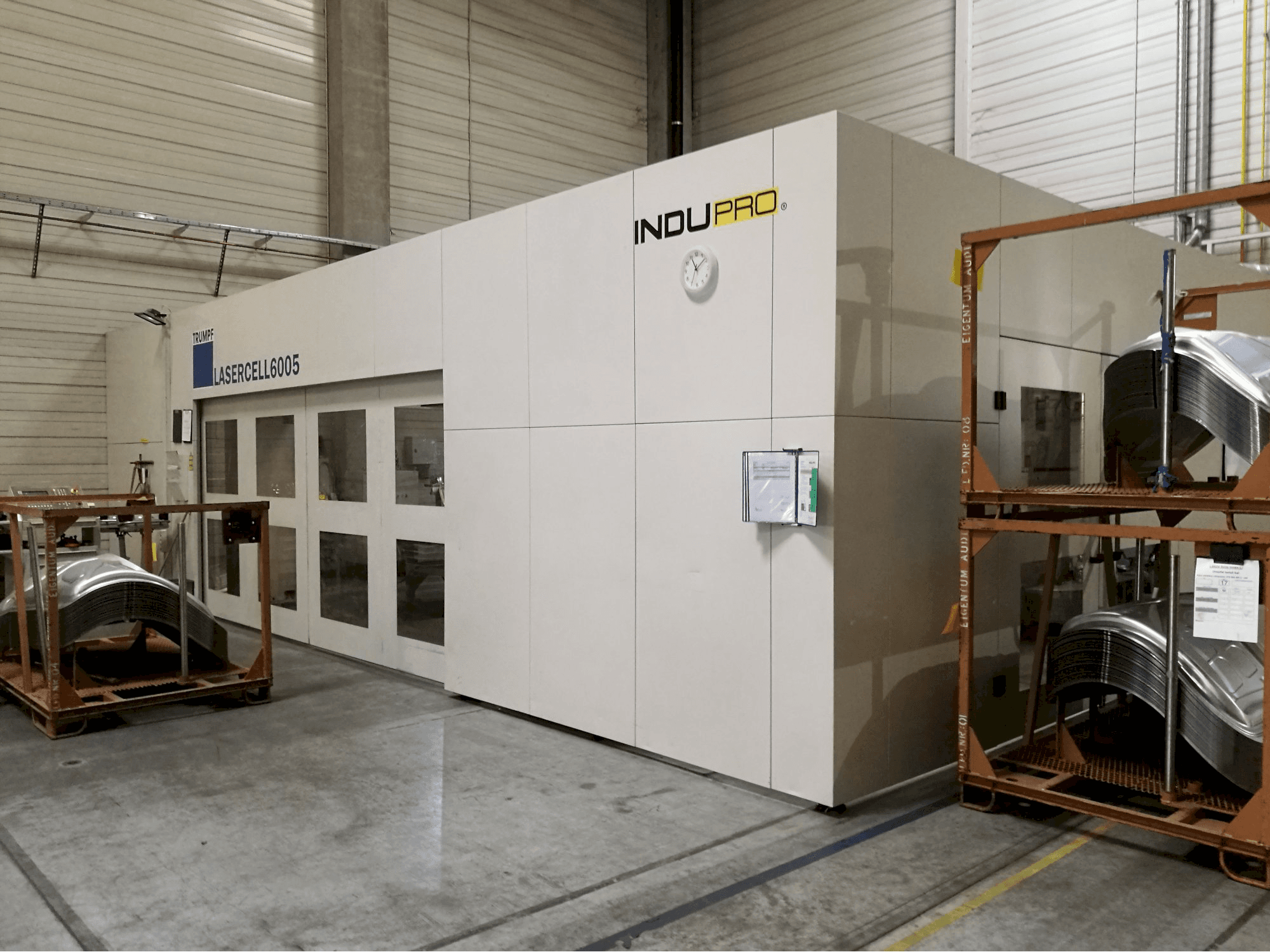 Trumpf-maskinen sedd från högerLasercell 6005