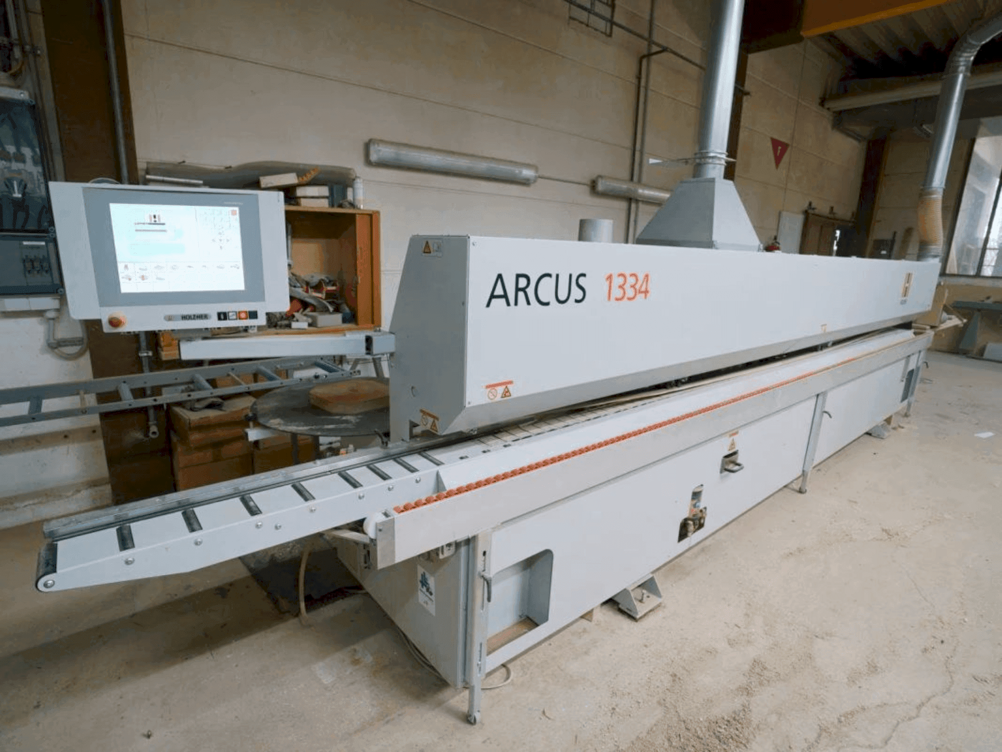 HOLZHER ARCUS 1334 FV2-maskinen framifrån