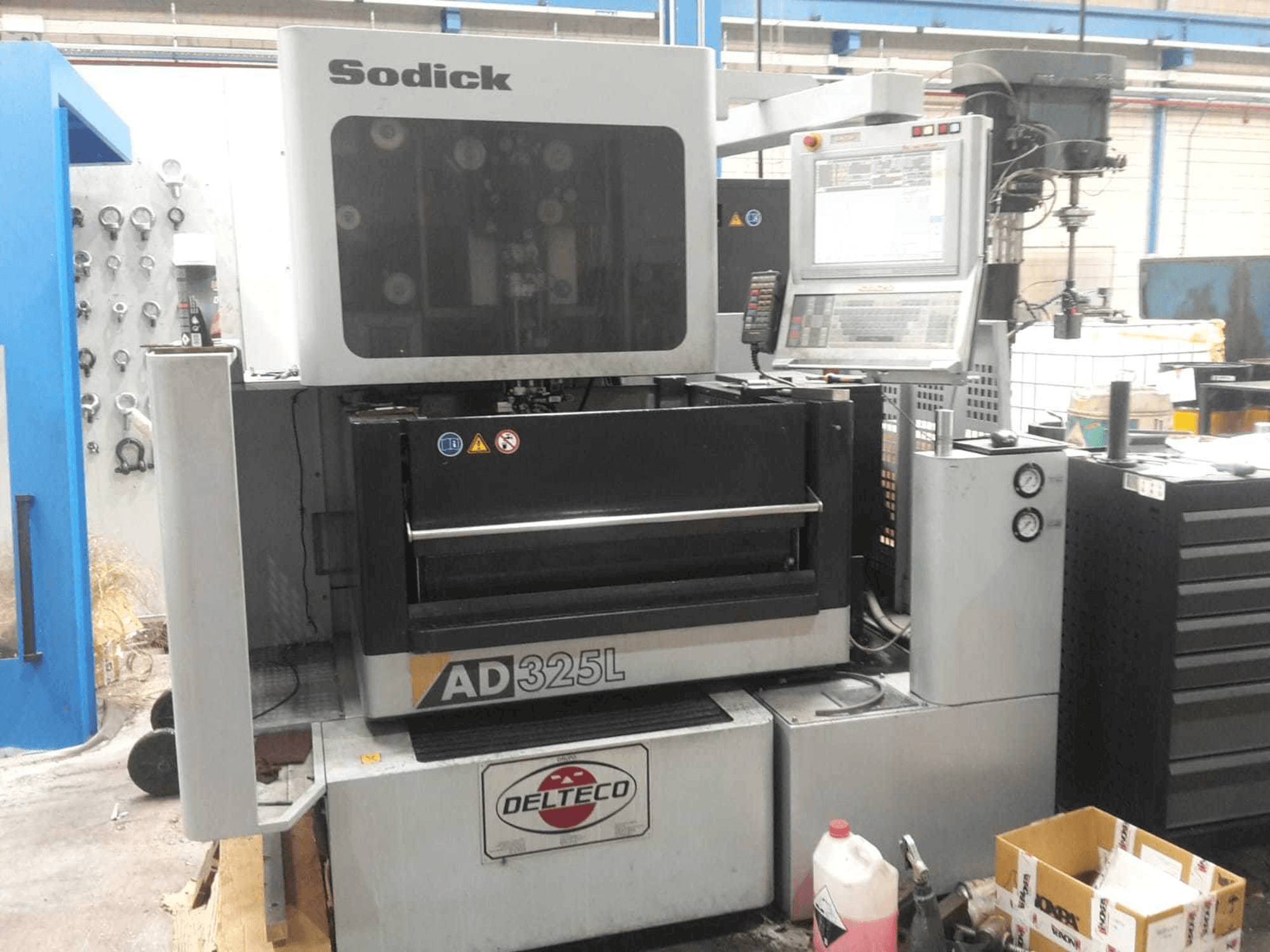Sodick AD325L-maskinen framifrån
