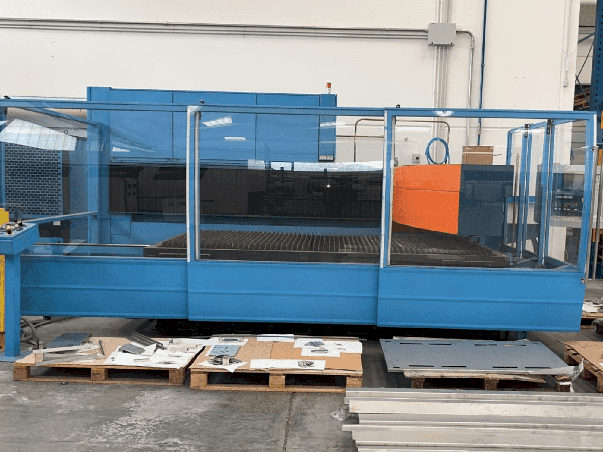 Prima Industrie Platino 1530 PL 9000-maskinen framifrån