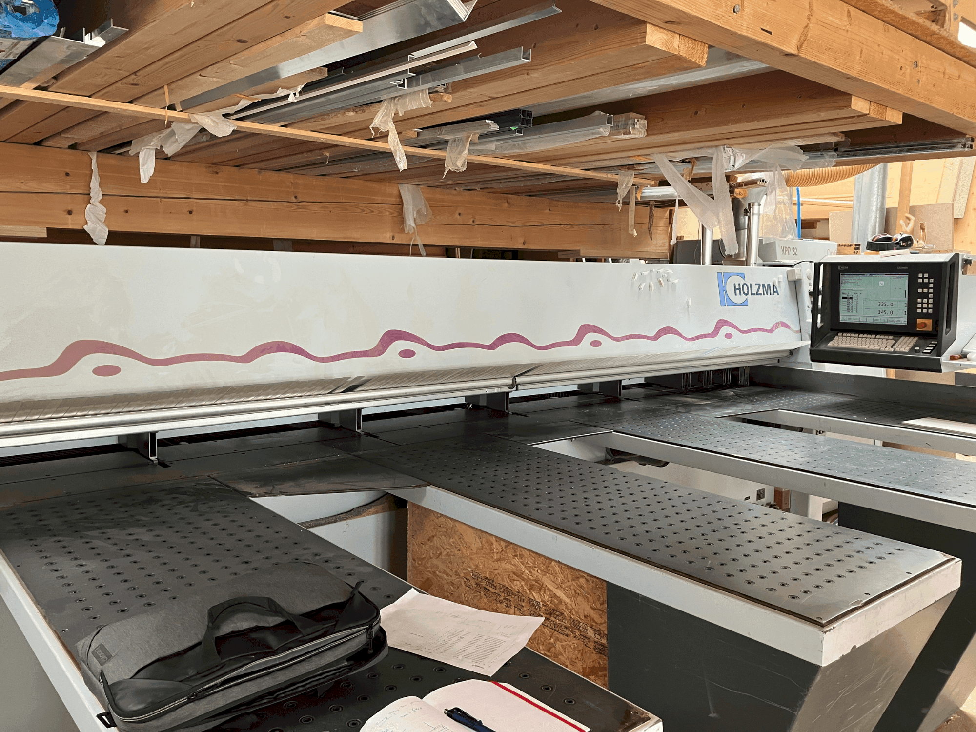 HOLZMA HPP 82/43-maskinen framifrån