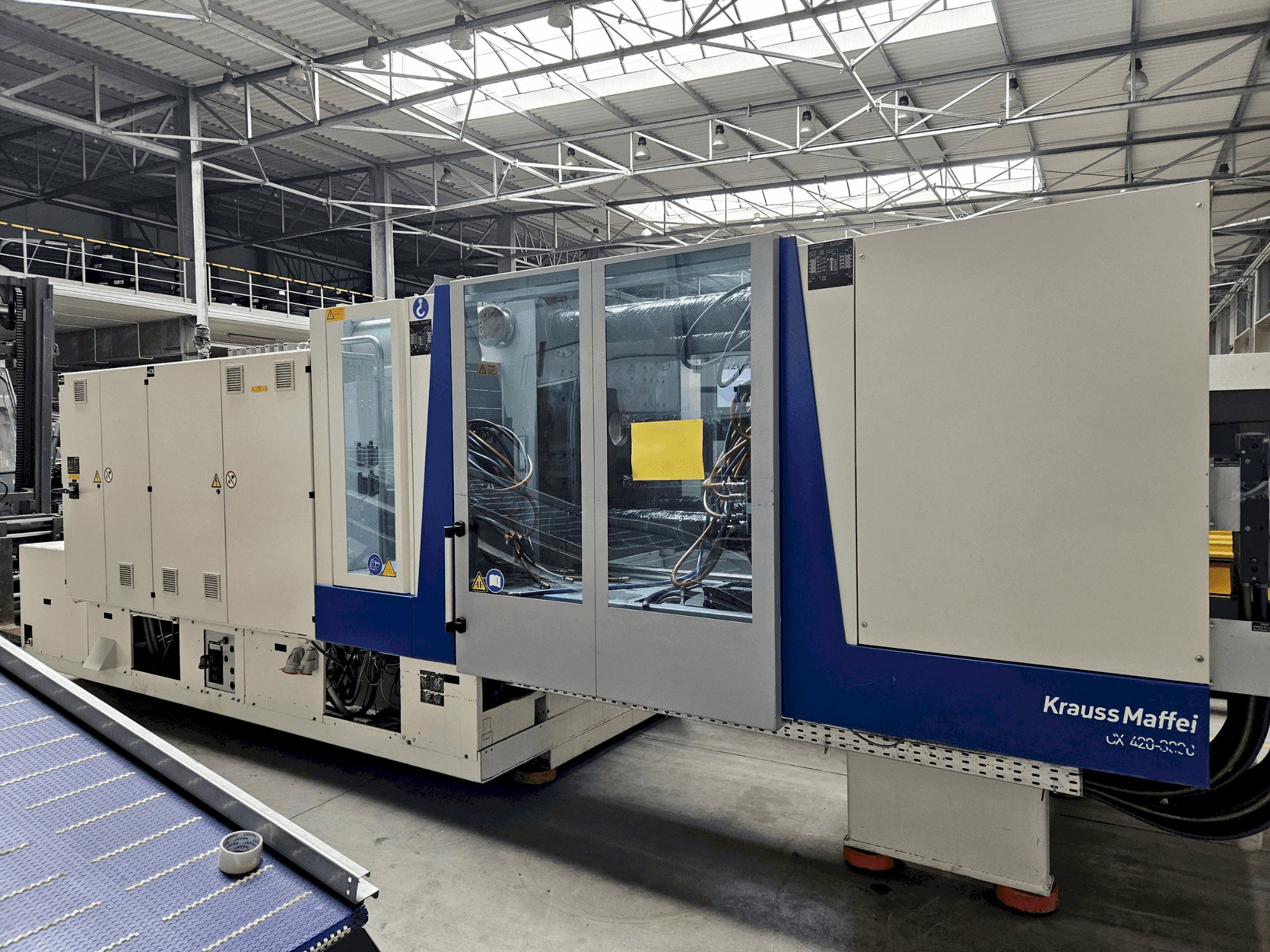 Krauss Maffei 420-3000 CX-maskinen framifrån