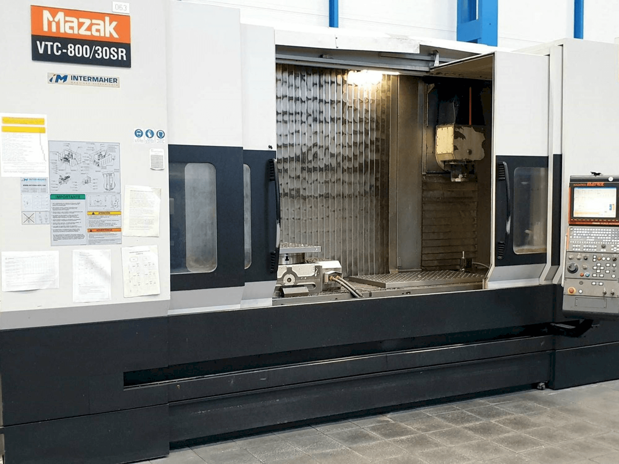 Mazak VTC-800/30SR-maskinen framifrån