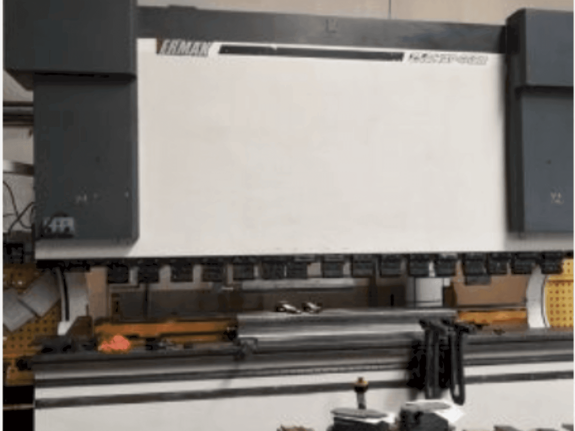 ERMAK CNC HAP 4100x400-maskinen framifrån