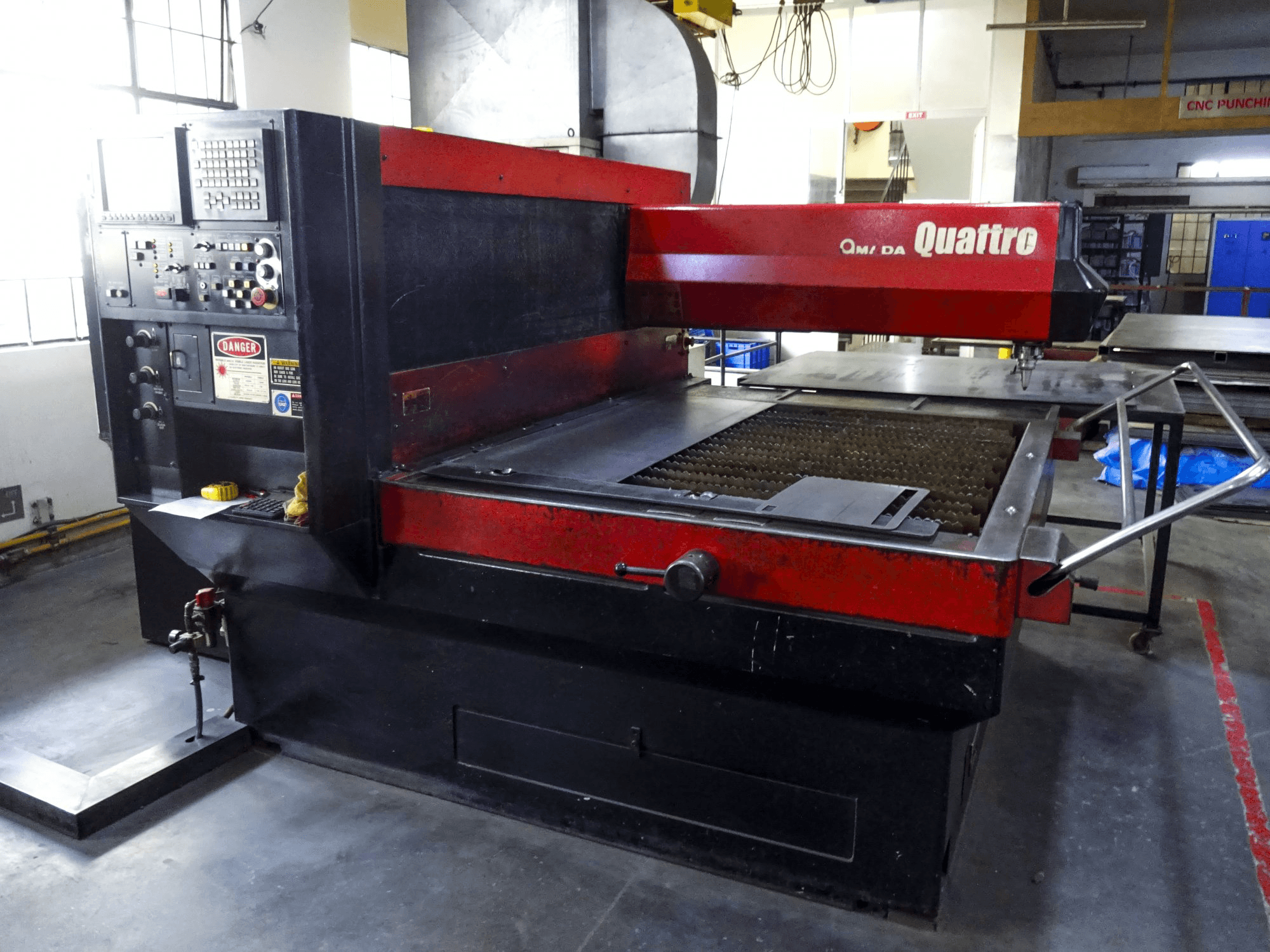 AMADA-maskinen framifrånQuattro AF1000E