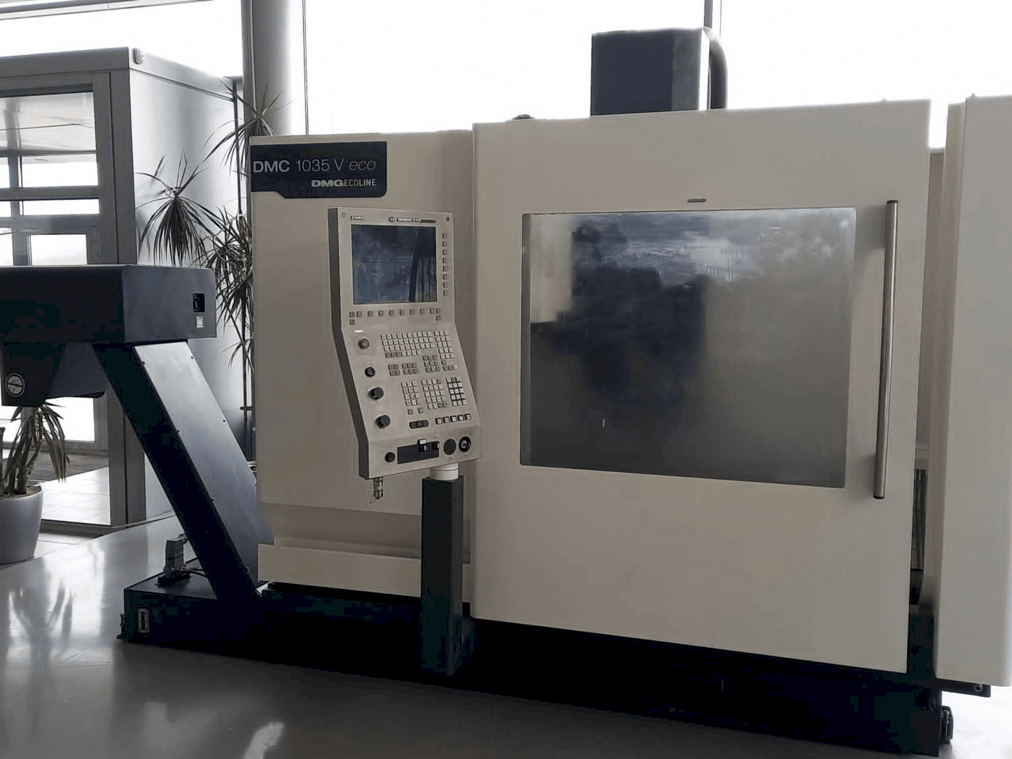 DMG DMC 1035 V eco-maskinen framifrån